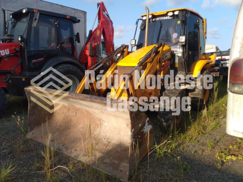 JCB RETROESCAVADEIRA E PA CARREGADEIRA FRONTAL 3CX 2022