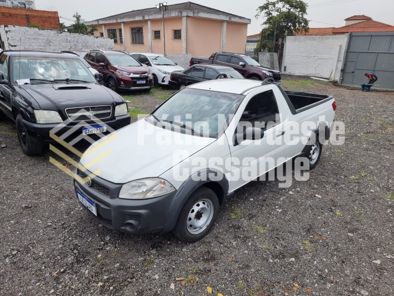 FIAT STRADA WORKING; 2014/2015; BRANCA; ALCO./GASOL.